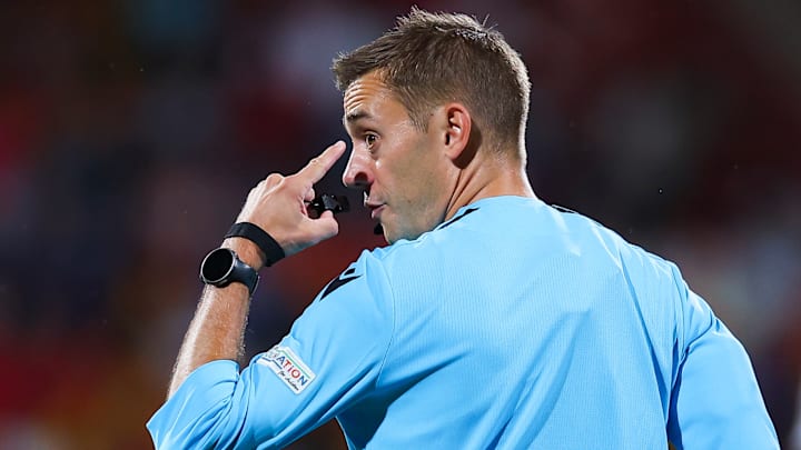 Clément Turpin a été désigné pour ce match.