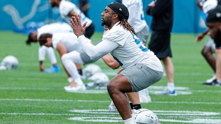 Detroit Lions linebacker James Houston 