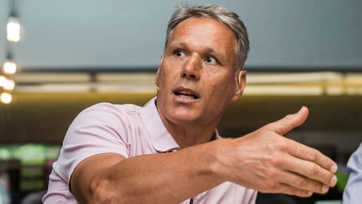 Marco Van Basten fustige le Barça