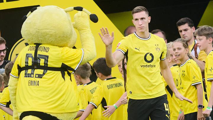 Nico Schlotterbeck bei der Saisoneröffnung des BVB