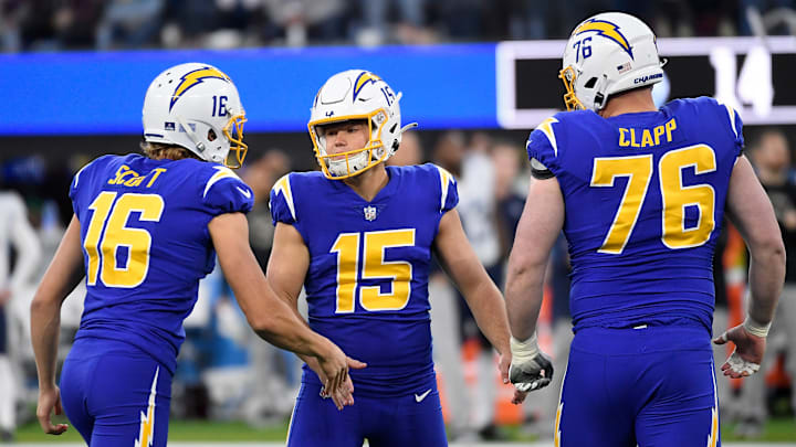 Tennessee Titans v Los Angeles Chargers