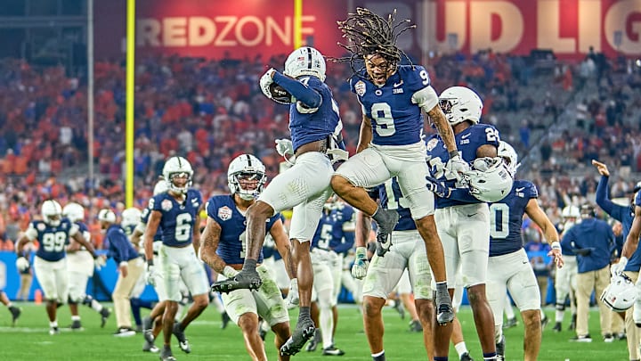  Penn State Nittany Lions cornerback Zion Tracy (7) celebrates with Penn State Nittany Lions cornerback Elliot Washington II (9) and teammates after a play in action during the 2024 Vrbo Fiesta Bowl between the Penn State Nittany Lions and Boise State Broncos at State Farm Stadium on December 31, 2024 in Glendale, Arizona.
