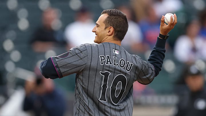 New York City, New York, USA; Spanish motorsports racing driver and 2025 Indy 500 winner Alex Palou throws out the first pitch before the game between the New York Mets and the Chicago White Sox at Citi Field. New York City, New York, USA; Spanish motorsports racing driver and 2025 Indy 500 winner Alex Palou throws out the first pitch before the game between the New York Mets and the Chicago White Sox at Citi Field.