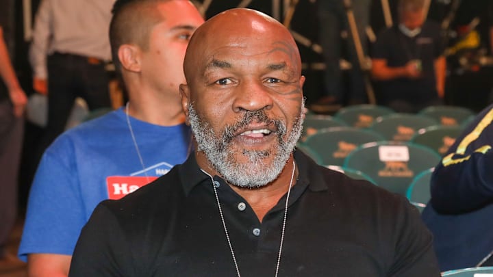 Mike Tyson fue un espectador de lujo en la pelea entre "Canelo" Álvarez y Caleb Plant