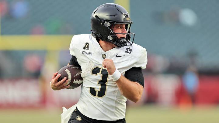 Sep 25, 2026; Philadelphia, Pennsylvania, USA; Army Black Knights quarterback Cale Hellums (3) runs for a touchdown against the Temple Owls during the second half at Lincoln Financial Field. Mandatory Credit: Danny Wild-Imagn Images Sep 25, 2026; Philadelphia, Pennsylvania, USA; Army Black Knights quarterback Cale Hellums (3) runs for a touchdown against the Temple Owls during the second half at Lincoln Financial Field. Mandatory Credit: Danny Wild-Imagn Images