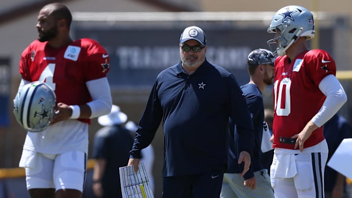 Jul 31, 2024; Oxnard, CA, USA; Dallas Cowboys head coach Mike McCarthy talks to quarterback Dak Prescott (4) and quarterback Cooper Rush (10) during training camp at the River Ridge Playing Fields in Oxnard, California.  Mandatory Credit: Jason Parkhurst-USA TODAY Sports