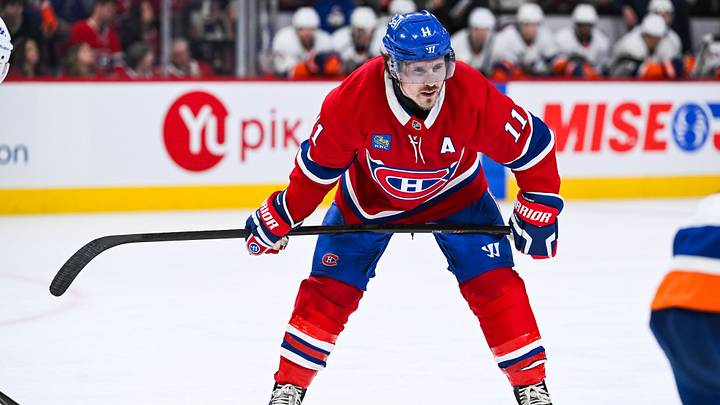 Mar 21, 2026; Montreal, Quebec, CAN; Montreal Canadiens right wing Brendan Gallagher (11) waits for a face-off against the New York Islanders during the third period at Bell Centre. Mandatory Credit: David Kirouac-Imagn Images