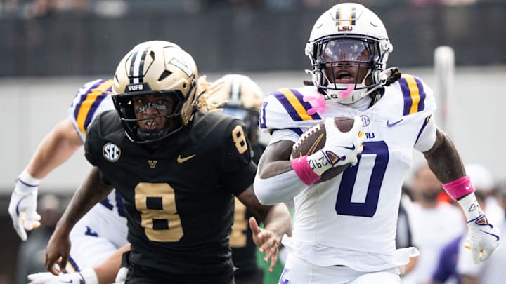 Vanderbilt safety CJ Heard can't catch new Bears receiver Zavion Thomas in their game last year.