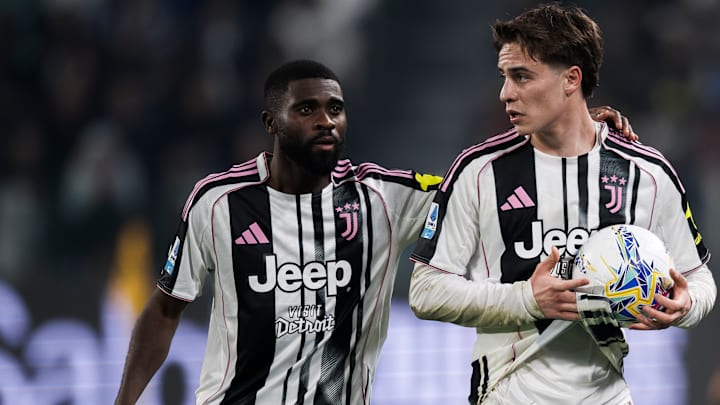 Jeremie Boga (L) of Juventus FC speaks with Kenan Yildiz of
