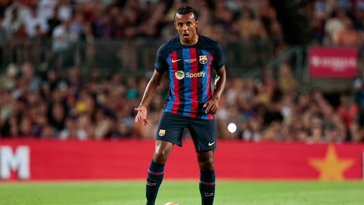 Jules Koundé n'a toujours pas disputé la moindre rencontre officielle avec le FC Barcelone.