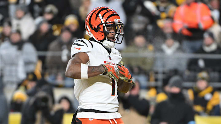 Jan 4, 2025; Pittsburgh, Pennsylvania, USA; Cincinnati Bengals wide receiver Ja'Marr Chase (1) celebrates after a touchdown pass against the Pittsburgh Steelers during the first quarter at Acrisure Stadium. Mandatory Credit: Barry Reeger-Imagn Images Jan 4, 2025; Pittsburgh, Pennsylvania, USA; Cincinnati Bengals wide receiver Ja'Marr Chase (1) celebrates after a touchdown pass against the Pittsburgh Steelers during the first quarter at Acrisure Stadium. Mandatory Credit: Barry Reeger-Imagn Images