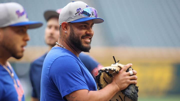Apr 10, 2024; Atlanta, Georgia, USA; New York Mets catcher Omar Narvaez (2) before batting practice at Truist Park. The game against the Atlanta Braves was postponed due to impending weather Apr 10, 2024; Atlanta, Georgia, USA; New York Mets catcher Omar Narvaez (2) before batting practice at Truist Park. The game against the Atlanta Braves was postponed due to impending weather