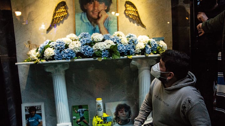 Diego Maradona Jr en el santuario de D10S.