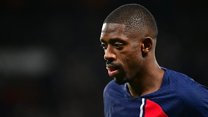 Ousmane Dembélé conspué et insulté par les supporters barcelonais lors de son arrivée à l'hôtel du PSG