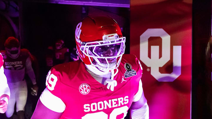 The Clemson Tigers are seeking a visit from Oklahoma defensive lineman Markus Strong, who entered the transfer portal. 