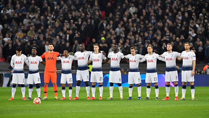 Spurs players lining up ahead of the game