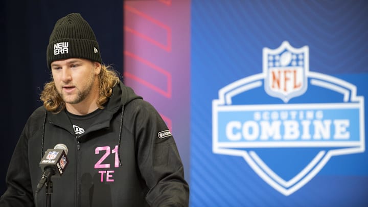 Feb 27, 2025; Indianapolis, IN, USA; Penn St tight end Tyler Warren (TE21) during the 2025 NFL Combine at Lucas Oil Stadium. Mandatory Credit: Tanner Pearson-Imagn Images