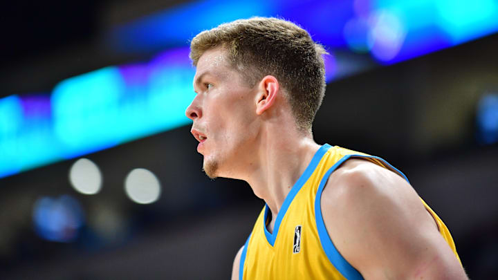 Nov 29, 2024; Cedar Park, Texas, USA; San Antonio Spurs rookie Riley Minix (27) waits for a pass from the corner during a matchup against the Texas Legends at H-E-B Center.