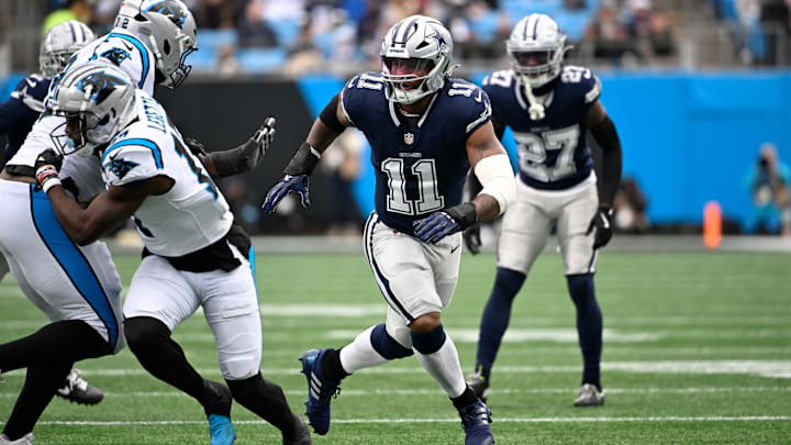 Dallas Cowboys linebacker Micah Parsons on the field in the first quarter at Bank of America Stadium.