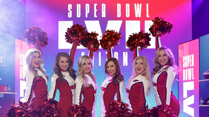 Las porristas suelen ser parte del show de cada partido en la NFL