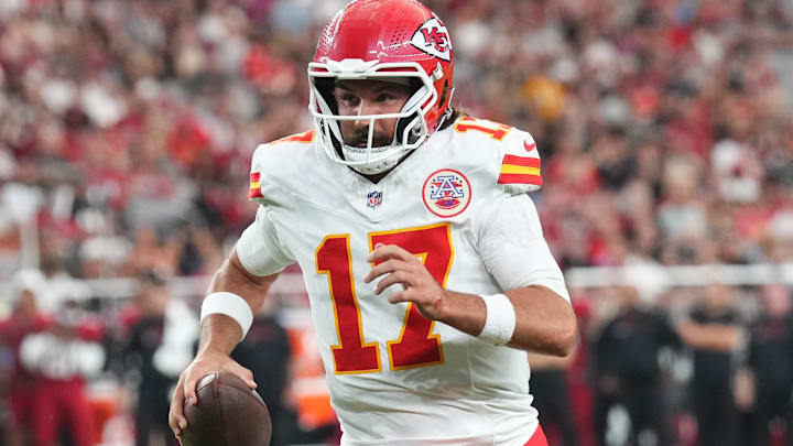 Aug 9, 2025; Glendale, Arizona, USA; Kansas City Chiefs quarterback Gardner Minshew (17) runs for a touchdown against the Arizona Cardinals during the first half at State Farm Stadium. Mandatory Credit: Joe Camporeale-Imagn Images Aug 9, 2025; Glendale, Arizona, USA; Kansas City Chiefs quarterback Gardner Minshew (17) runs for a touchdown against the Arizona Cardinals during the first half at State Farm Stadium. Mandatory Credit: Joe Camporeale-Imagn Images