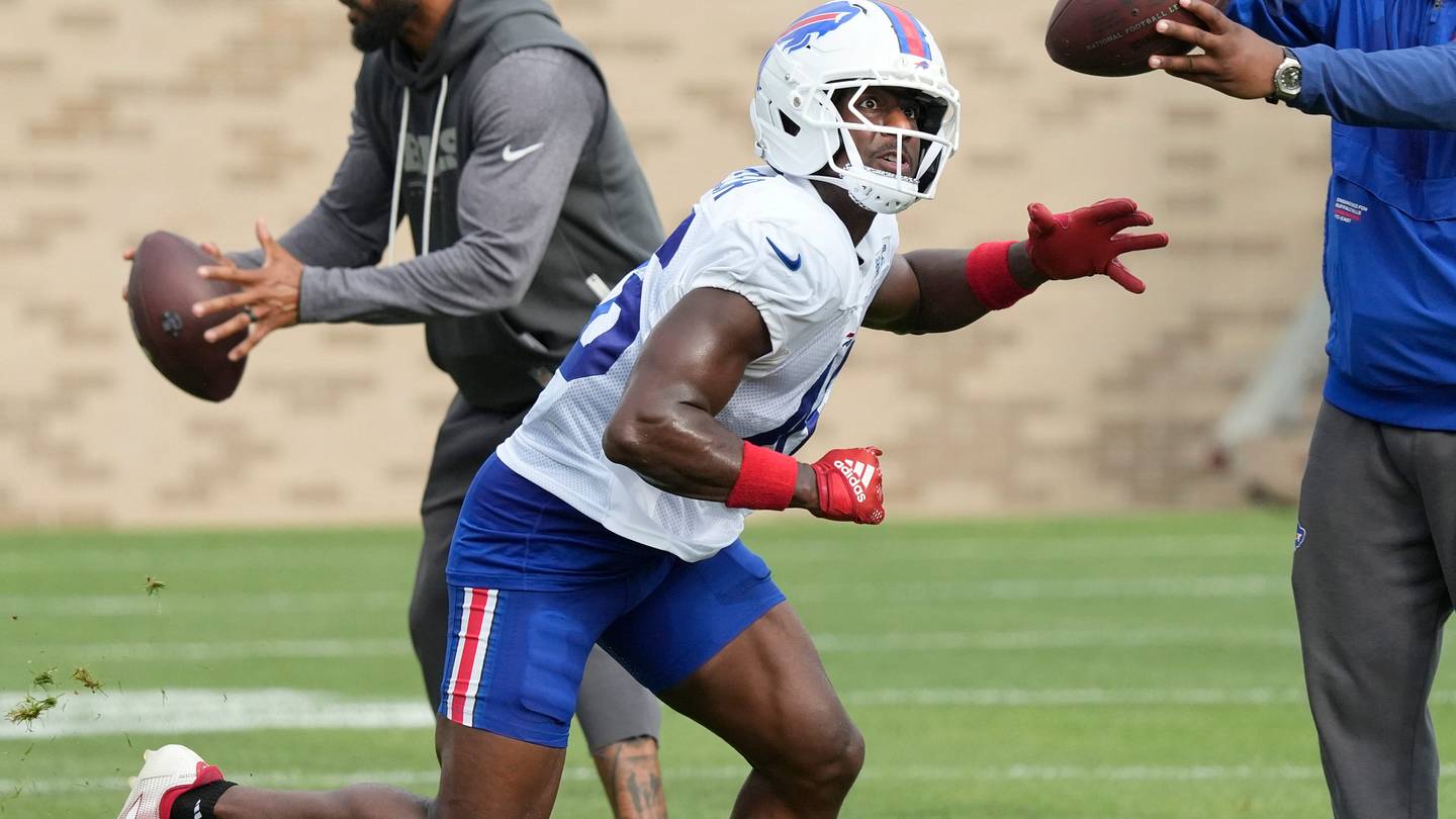 Giocatori dei Bills si distinguono durante il training camp, con attenzione su posizioni e performance