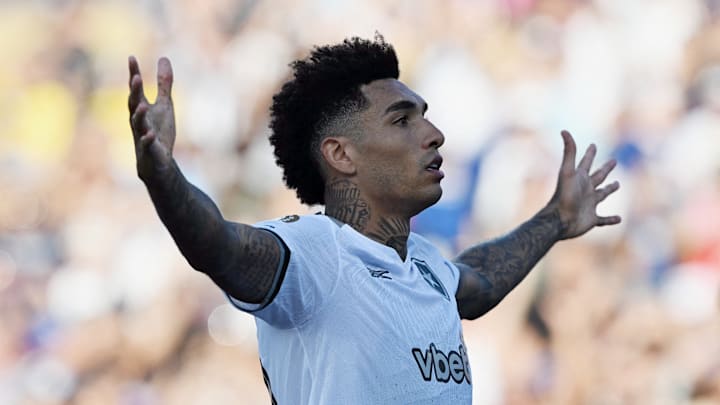 Botafogo vence o PSG e encaminha classificação ao mata-mata