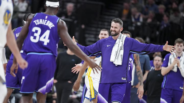 Mar 9, 2026; Salt Lake City, Utah, USA; Utah Jazz center Kevin Love (42) celebrates towards Utah Jazz center Oscar Tshiebwe (34) in the third quarter at Delta Center. . Mandatory Credit: Gabriel Mayberry-Imagn Images