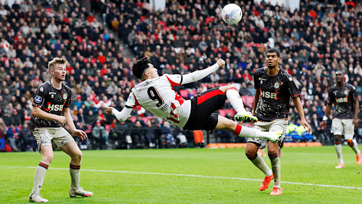 Ricardo Pepi took to the air during PSV’s Eredivisie clash with Volendam.