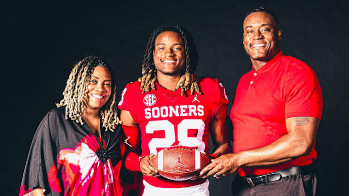 Oklahoma running back DeZephen Walker Oklahoma running back DeZephen Walker
