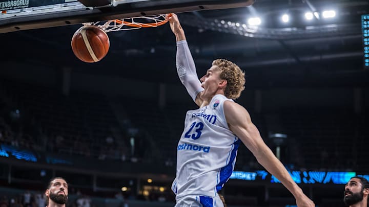Lauri Markkanen dunks in Finland's quarter-finals matchup vs. Georgia in EuroBasket 2025.