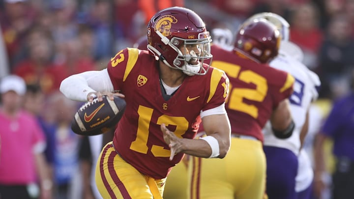 Nov 4, 2023; Los Angeles, California, USA; USC Trojans quarterback Caleb Williams (13) prepares to Nov 4, 2023; Los Angeles, California, USA; USC Trojans quarterback Caleb Williams (13) prepares to