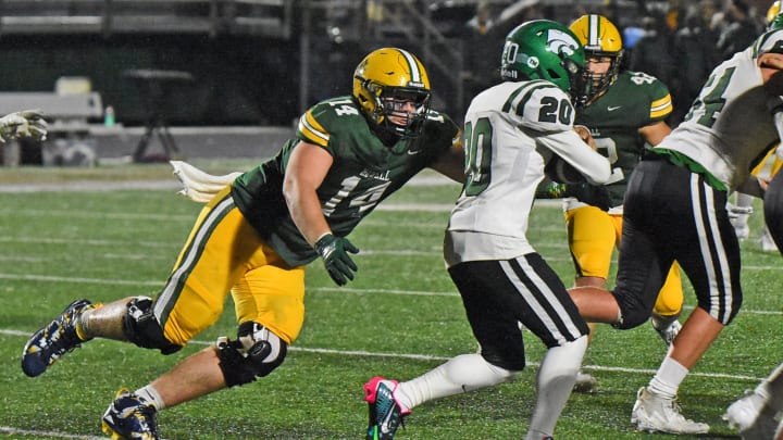 Howell lineman Bobby Kanka has made a verbal commitment to the University of Michigan.