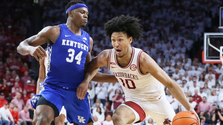 Former Arkansas forward Jaylin Williams drives in against Kentucky center Oscar Tshiebwe at Bud Walton Arena. 