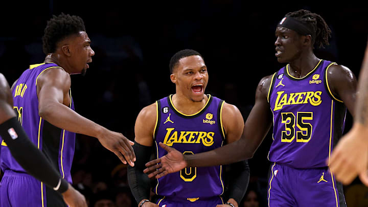 Lakers se miden a los Spurs tras lograr su segunda victoria seguida 