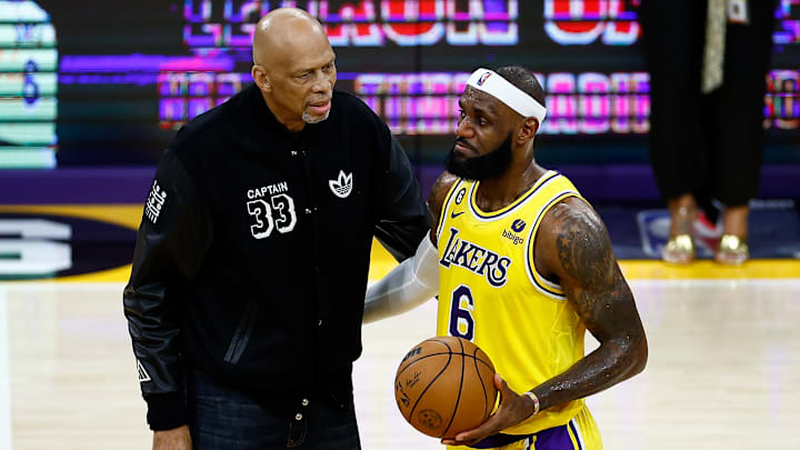 Kareem Abdul-Jabbar y LeBron James son dos leyendas de los Lakers y de la NBA