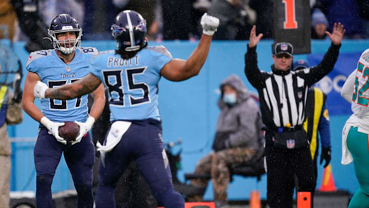 The Titans all but locked up the No. 1 seed in the AFC in Week 17.