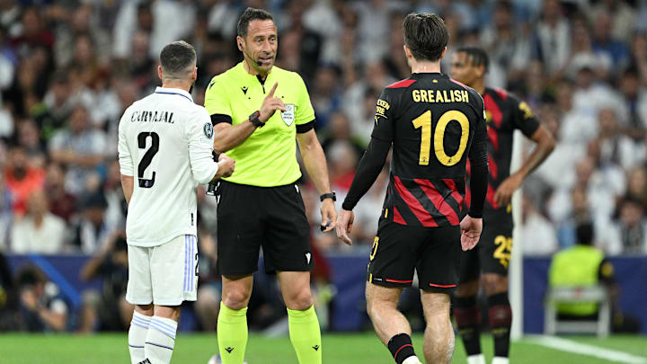 L'arbitrage d'Artur Soares Dias fait parler dans cette première période L'arbitrage d'Artur Soares Dias fait parler dans cette première période