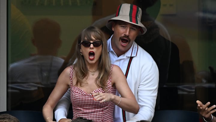 Bilder des Jahres 2024, Entertainment 09 September Entertainment Themen der Woche KW36 FLUSHING NY- SEPTEMBER 08: Taylor Swift and Travis Kelce are seen watching Jannik Sinner Vs Taylor Fritz during the men™s singles finals on Arthur Ashe Stadium at the USTA Billie Jean King National Tennis Center on September 8, 2024 in Flushing Queens. Copyright: Media Punch. 