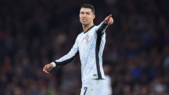 Cristiano Ronaldo n'a pas apprécié l'arbitrage d'Ecosse - Portugal. Cristiano Ronaldo n'a pas apprécié l'arbitrage d'Ecosse - Portugal.