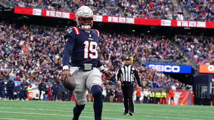 Jan 5, 2025; Foxborough, Massachusetts, USA; New England Patriots quarterback Joe Milton III (19) runs the ball for a touchdown against the Buffalo Bills in the first quarter at Gillette Stadium. Mandatory Credit: David Butler II-Imagn Images