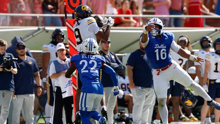 Cal wide receiver Ian Strong makes a catch against SMU
