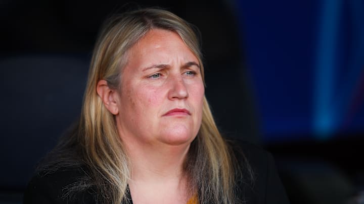Emma Hayes on the touchline during Chelsea's UWCL semi-final against Barcelona