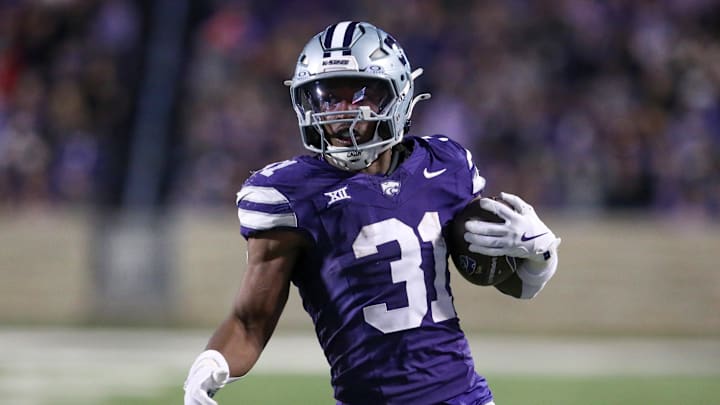 Nov 23, 2024; Manhattan, Kansas, USA; Kansas State Wildcats running back DJ Giddens (31) carries the ball during the fourth quarter against the Cincinnati Bearcats at Bill Snyder Family Football Stadium. Nov 23, 2024; Manhattan, Kansas, USA; Kansas State Wildcats running back DJ Giddens (31) carries the ball during the fourth quarter against the Cincinnati Bearcats at Bill Snyder Family Football Stadium.