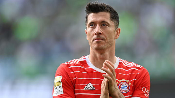 Robert Lewandowski avait fait ses adieux aux supporters du Bayern Munich après le dernier match de la saison. Robert Lewandowski avait fait ses adieux aux supporters du Bayern Munich après le dernier match de la saison.