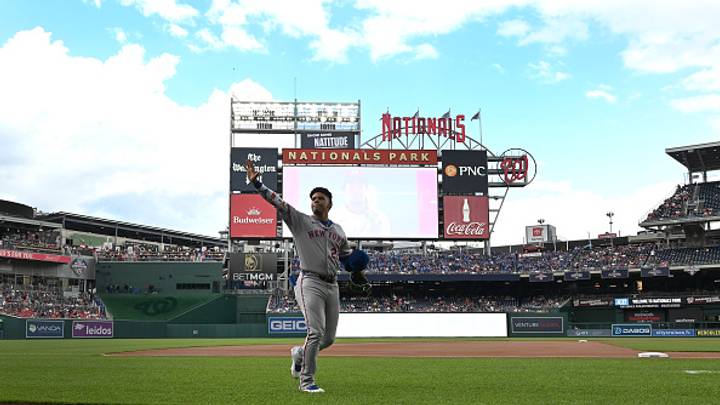 Juan Soto saluda a la multitud antes del partido contra los Nationals. Juan Soto saluda a la multitud antes del partido contra los Nationals.