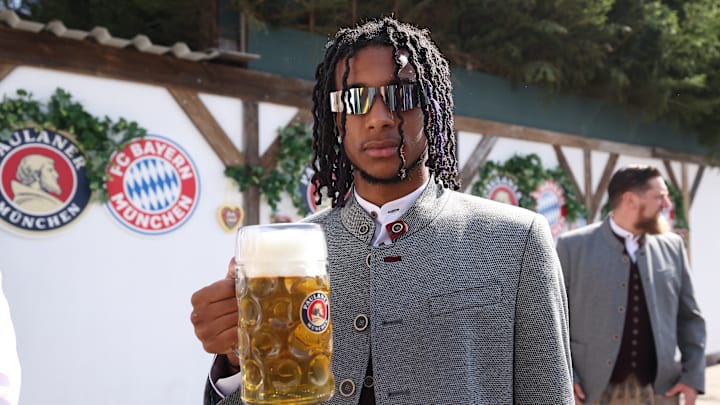 Michael Olise auf dem Münchner Oktoberfest