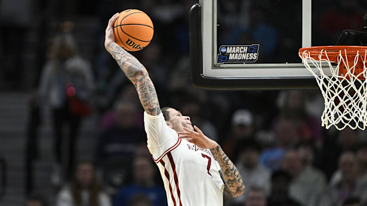 Arkansas Razorbacks forward Trevon Brazile (7) dunks in the first half against the Hawaii Rainbow Warriors during a first round game of the men's 2026 NCAA Tournament at Moda Center. 