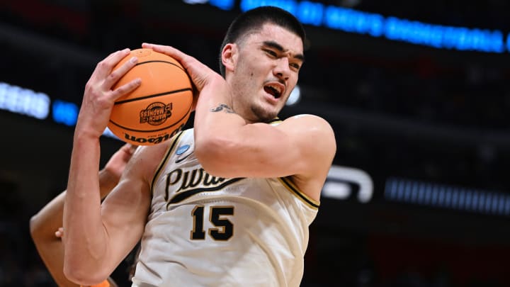 Mar 31, 2024; Detroit, MI, USA; Purdue Boilermakers center Zach Edey (15) controls the bal in the Mar 31, 2024; Detroit, MI, USA; Purdue Boilermakers center Zach Edey (15) controls the bal in the