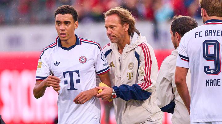 Jamal Musiala nach dem erneuten Zusammenbruch beim Test in Heidenheim Jamal Musiala nach dem erneuten Zusammenbruch beim Test in Heidenheim
